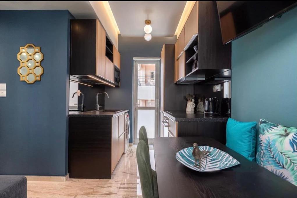 Artistic Apt In Vibrant Gazi With Large Terrace By Ghh 雅典 外观 照片